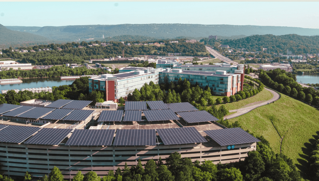 A landscape view of the top of BlueCross BlueShield of Tennessee building showing the solar panels.