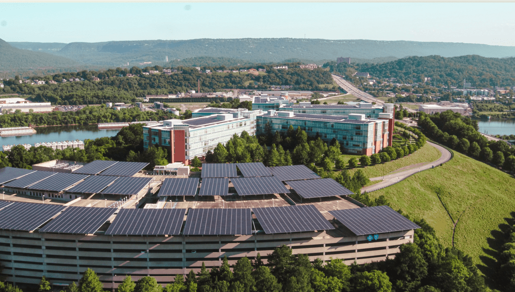 A landscape view of the top of BlueCross BlueShield of Tennessee building showing the solar panels. A landscape view of the top of BlueCross BlueShield of Tennessee building showing the solar panels.